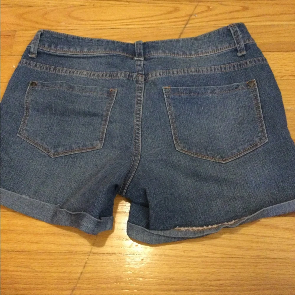 Women’s Blue Denim Rolled-Hem Shorts